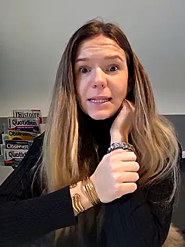 Snapshot of lucie_mehott chatting on 12/02/25, 08:30 lucie mehott online show from 12/02/25, 08:30