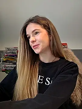 Snapshot of lucie_mehott chatting on 12/04/25, 08:34 lucie mehott online show from 12/04/25, 08:34