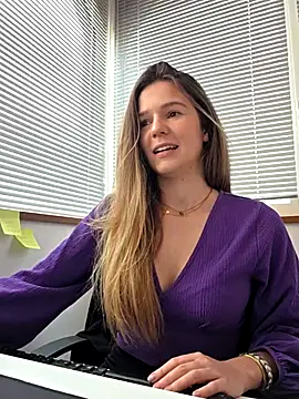 Snapshot of lucie_mehott chatting on 02/17/26, 10:01 lucie mehott online show from 02/17/26, 10:01