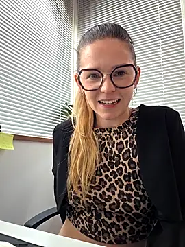 Snapshot of lucie_mehott chatting on 02/27/26, 01:44 lucie mehott online show from 02/27/26, 01:44