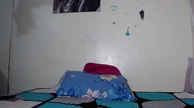 Snapshot of TeenieReeny chatting on 03/01/25, 10:10 TeenieReeny online show from 03/01/25, 10:10