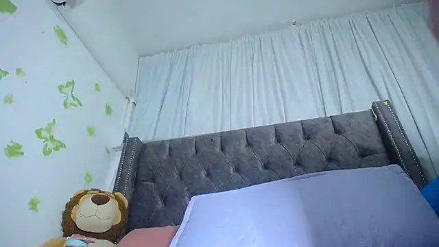 Snapshot of RACHELL__HOT chatting on 04/18/26, 06:34 RACHELL HOT online show from 04/18/26, 06:34