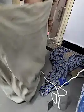 Snapshot of Januhot18 chatting on 12/13/24, 12:39 Januhot18 online show from 12/13/24, 12:39