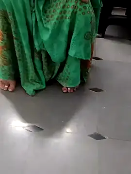 Snapshot of Januhot18 chatting on 12/16/24, 08:41 Januhot18 online show from 12/16/24, 08:41