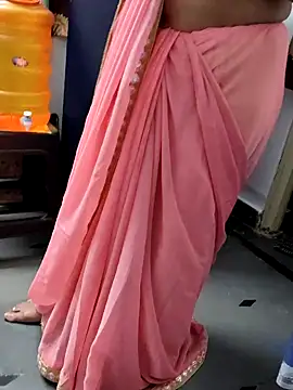 Snapshot of Januhot18 chatting on 12/23/24, 04:50 Januhot18 online show from 12/23/24, 04:50