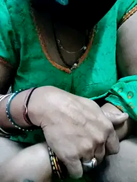 Snapshot of Januhot18 chatting on 01/04/25, 03:17 Januhot18 online show from 01/04/25, 03:17