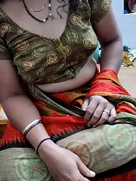 Snapshot of Januhot18 chatting on 01/05/25, 10:40 Januhot18 online show from 01/05/25, 10:40