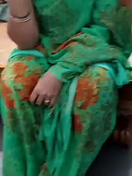 Snapshot of Januhot18 chatting on 01/06/25, 04:34 Januhot18 online show from 01/06/25, 04:34