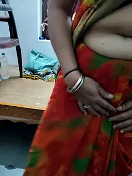 Snapshot of Januhot18 chatting on 01/07/25, 11:58 Januhot18 online show from 01/07/25, 11:58