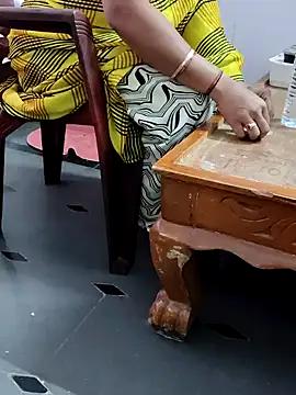 Snapshot of Januhot18 chatting on 01/11/25, 03:44 Januhot18 online show from 01/11/25, 03:44