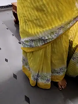 Snapshot of Januhot18 chatting on 02/17/25, 12:27 Januhot18 online show from 02/17/25, 12:27