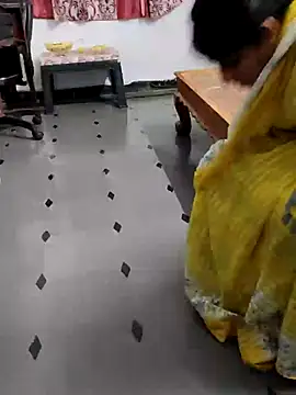 Snapshot of Januhot18 chatting on 02/17/25, 03:53 Januhot18 online show from 02/17/25, 03:53