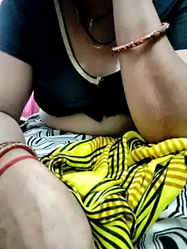 Snapshot of Januhot18 chatting on 02/23/25, 06:07 Januhot18 online show from 02/23/25, 06:07