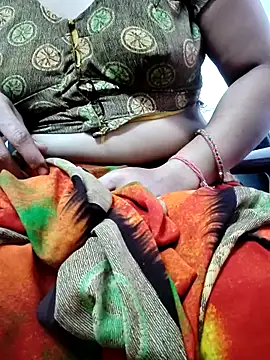 Snapshot of Januhot18 chatting on 02/28/25, 05:26 Januhot18 online show from 02/28/25, 05:26