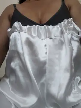 Snapshot of Januhot18 chatting on 09/09/25, 04:39 Januhot18 online show from 09/09/25, 04:39