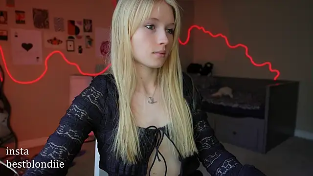 Snapshot of bestblonde chatting on 01/25/25, 05:08 bestblonde online show from 01/25/25, 05:08
