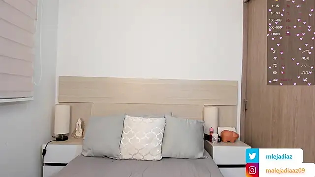 MalejaDiaz  online show from 11/30/25, 12:42