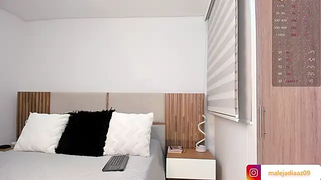 MalejaDiaz  online show from 02/10/26, 07:40