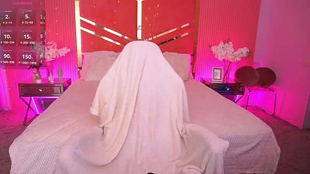 Snapshot of Miki_Kivi chatting on 04/14/26, 11:11 Miki Kivi online show from 04/14/26, 11:11