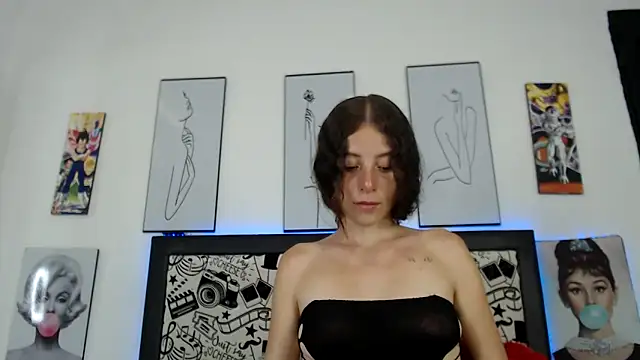Snapshot of Rihana14 chatting on 05/16/26, 07:45 Rihana14 online show from 05/16/26, 07:45
