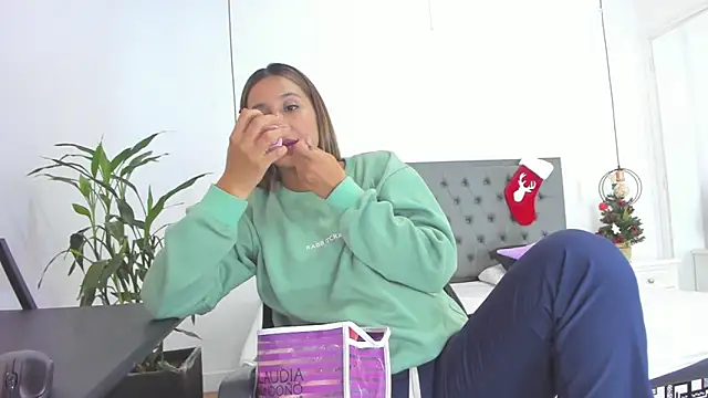 Alana Suares1 online show from 12/26/24, 10:41