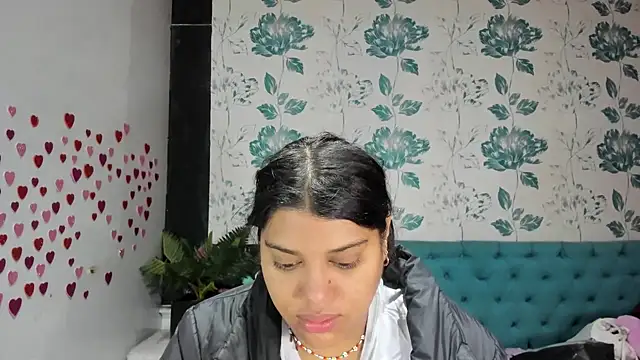 LindaBreeS online show from 03/09/25, 02:21