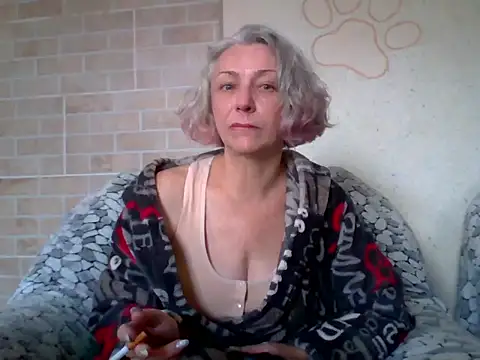 Snapshot of Lorie_Carrie chatting on 06/15/26, 07:32 Lorie Carrie online show from 06/15/26, 07:32