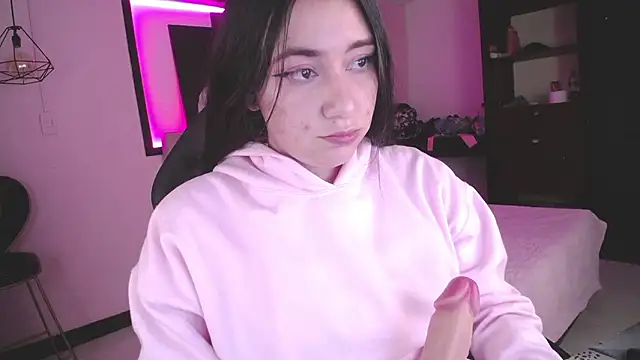 Snapshot of Andrea_Ramos chatting on 12/04/24, 07:06 Andrea Ramos online show from 12/04/24, 07:06