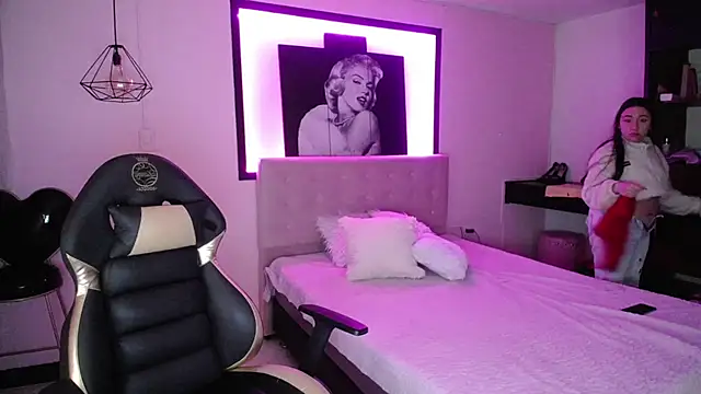 Snapshot of Andrea_Ramos chatting on 12/11/24, 02:30 Andrea Ramos online show from 12/11/24, 02:30