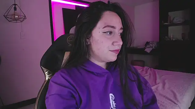 Snapshot of Andrea_Ramos chatting on 12/14/24, 08:13 Andrea Ramos online show from 12/14/24, 08:13