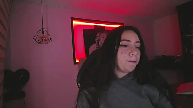 Snapshot of Andrea_Ramos chatting on 12/21/24, 08:39 Andrea Ramos online show from 12/21/24, 08:39