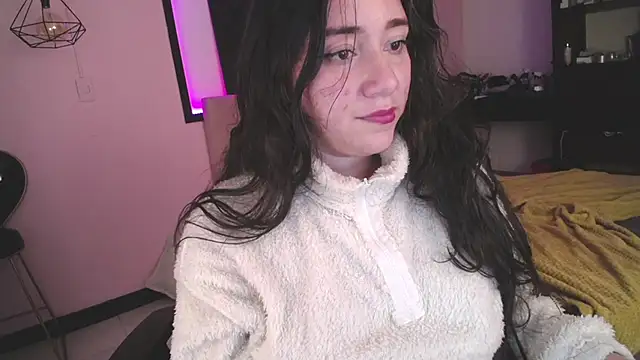 Snapshot of Andrea_Ramos chatting on 12/27/24, 09:39 Andrea Ramos online show from 12/27/24, 09:39