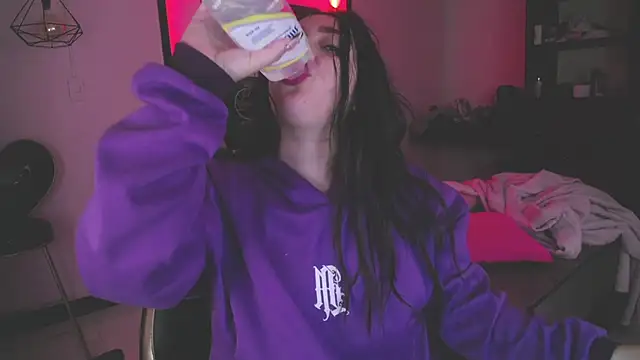 Snapshot of Andrea_Ramos chatting on 12/29/24, 09:28 Andrea Ramos online show from 12/29/24, 09:28