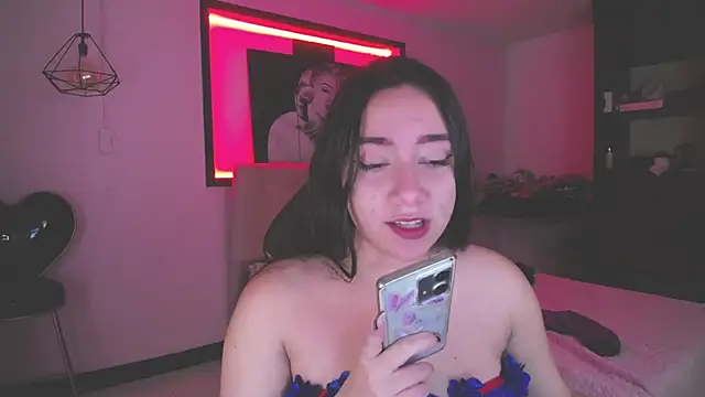 Snapshot of Andrea_Ramos chatting on 12/29/24, 01:06 Andrea Ramos online show from 12/29/24, 01:06