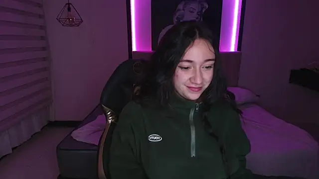 Snapshot of Andrea_Ramos chatting on 02/11/25, 06:51 Andrea Ramos online show from 02/11/25, 06:51