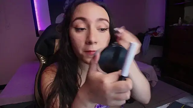 Snapshot of Andrea_Ramos chatting on 02/13/25, 02:12 Andrea Ramos online show from 02/13/25, 02:12