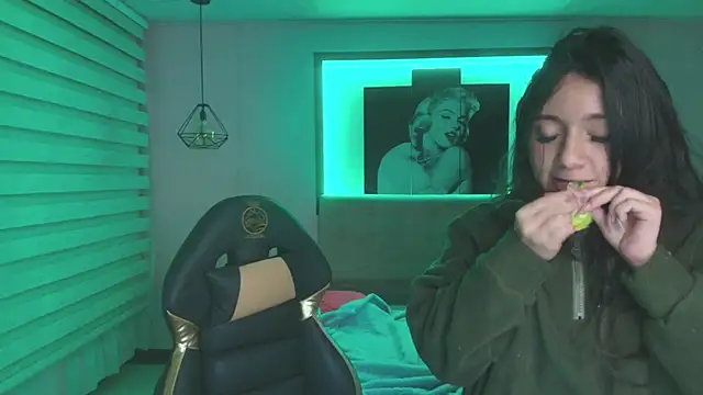 Snapshot of Andrea_Ramos chatting on 02/22/25, 08:18 Andrea Ramos online show from 02/22/25, 08:18