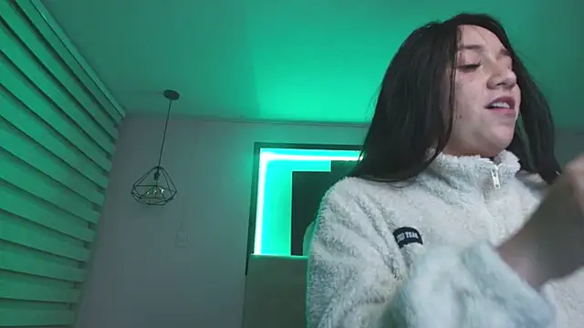 Snapshot of Andrea_Ramos chatting on 02/27/25, 03:04 Andrea Ramos online show from 02/27/25, 03:04