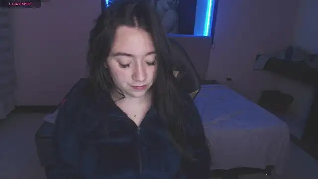 Snapshot of Andrea_Ramos chatting on 03/07/25, 08:45 Andrea Ramos online show from 03/07/25, 08:45