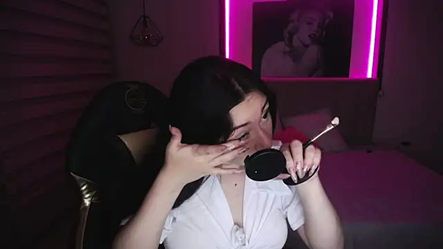 Snapshot of Andrea_Ramos chatting on 03/11/25, 02:54 Andrea Ramos online show from 03/11/25, 02:54