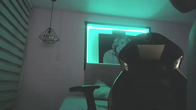 Snapshot of Andrea_Ramos chatting on 03/18/25, 03:20 Andrea Ramos online show from 03/18/25, 03:20