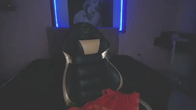 Snapshot of Andrea_Ramos chatting on 10/15/25, 06:52 Andrea Ramos online show from 10/15/25, 06:52