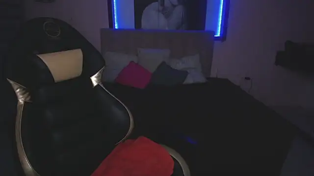 Snapshot of Andrea_Ramos chatting on 10/16/25, 08:32 Andrea Ramos online show from 10/16/25, 08:32