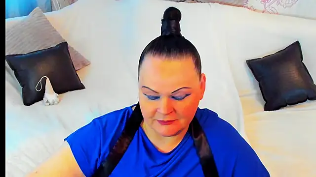 MilanaBiegert online show from 12/31/24, 12:25