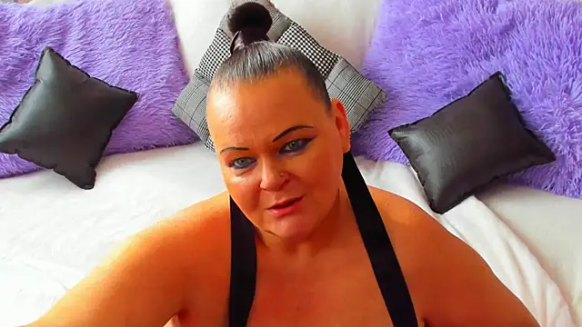 MilanaBiegert online show from 10/01/25, 08:20