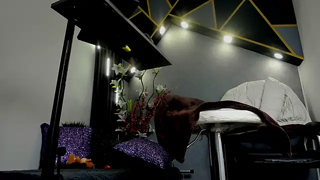 Snapshot of almma_shy chatting on 02/07/25, 09:15 almma shy online show from 02/07/25, 09:15