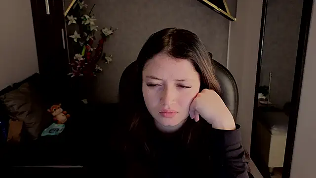 Snapshot of almma_shy chatting on 09/15/25, 01:33 almma shy online show from 09/15/25, 01:33