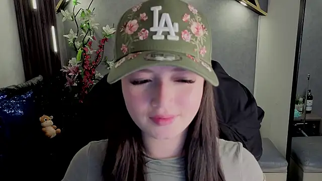 Snapshot of almma_shy chatting on 09/25/25, 01:48 almma shy online show from 09/25/25, 01:48