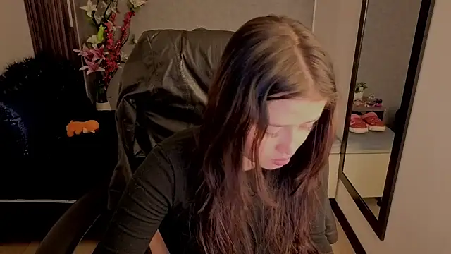 Snapshot of almma_shy chatting on 10/18/25, 03:24 almma shy online show from 10/18/25, 03:24