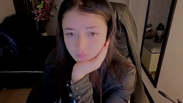 Snapshot of almma_shy chatting on 10/20/25, 02:17 almma shy online show from 10/20/25, 02:17